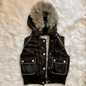 B’s Closet Junior Hooded Vest M